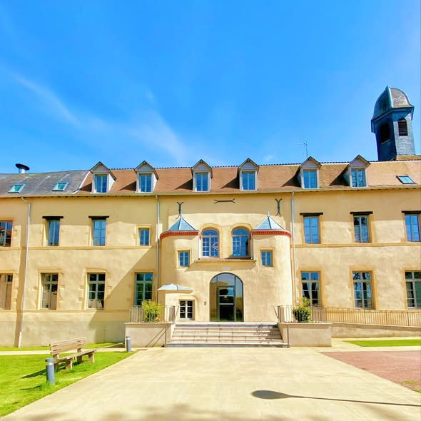 Façade des Ursulines Le Clos Saint Gildas